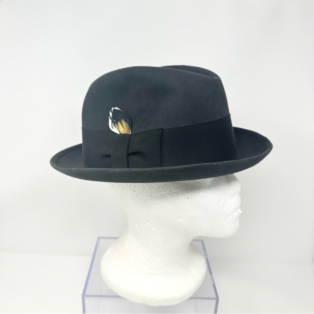 Vtg United Hatters Black Suede Fedora Hat Sz 7 & 1/4 w Feather - Gimbels